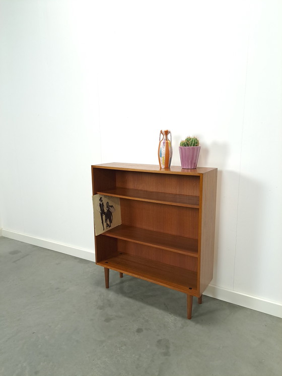 Image 1 of Bibliothèque en placage de noyer Armoire LP avec étagères No. 1