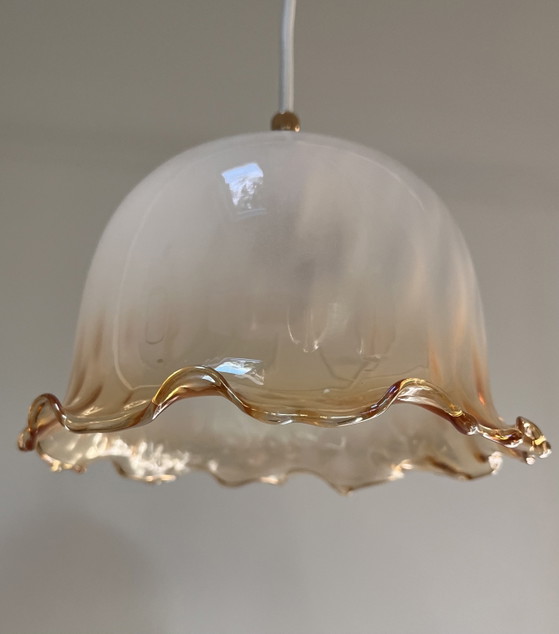 Drie Vintage Glazen Klokvormige Hanglampen – Glass (photo 4 of 8)