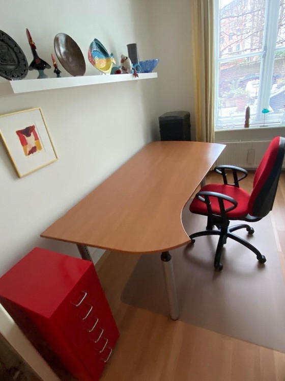 Image 1 of Fraai vormgegeven bureau Wave van Vepa