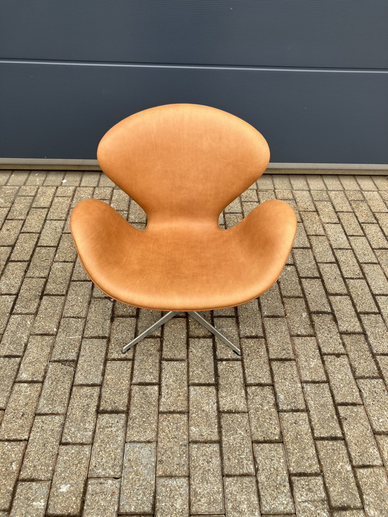 Image 1 of Original Vintage Fritz Hansen Swan Chair From 01-1975 in Beautiful Vintage Camel-Cognac Leather. In New Condition!!!