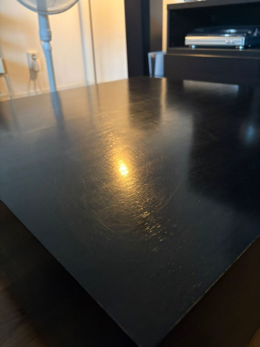 Donkerbruine salontafel van Henk Vos près de Linteloo