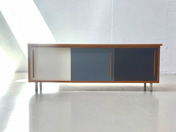 Aparador suizo de mediados de siglo con puertas correderas, fabricado por Wohnbedarf AG Basel en los años (photo 3 of 16)