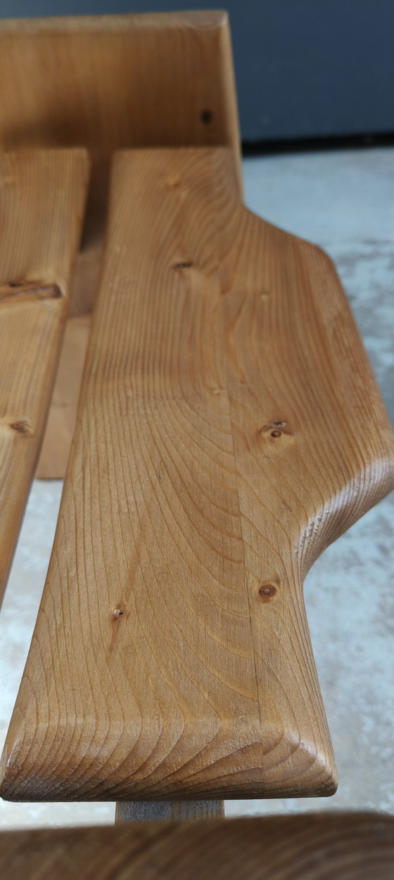 Image 1 of Sgabello svedese di metà secolo in pino scolpito attribuito a Gilbert Marklund