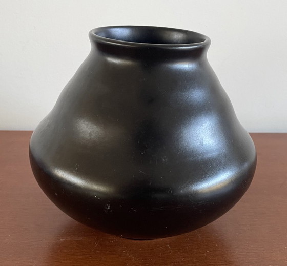 Image 1 of Zenith Gouda Pottery - Black Art Deco vase model 237 designed by Willem Stuurman