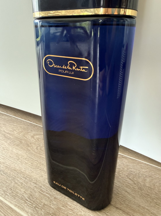 Image 1 of Grande bouteille factice Oscar de la Renta