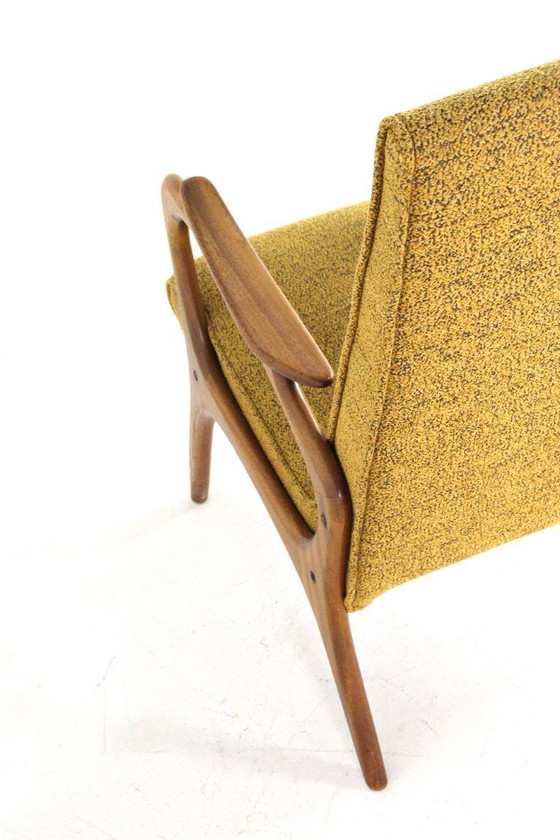 Image 1 of Fauteuil vintage jaune capitonné