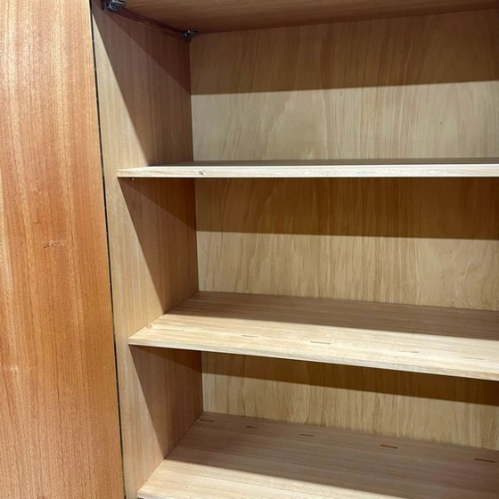 Image 1 of Armadio vintage di metà secolo con ripiano appendiabiti rimovibile per la biancheria.