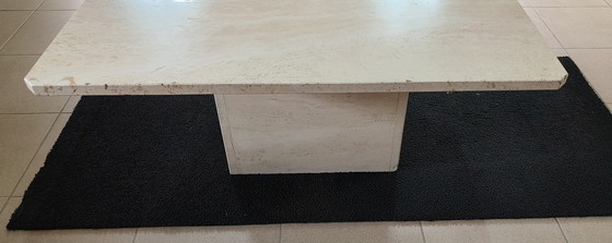 Image 1 of Tavolino da caffè in travertino in buone condizioni.