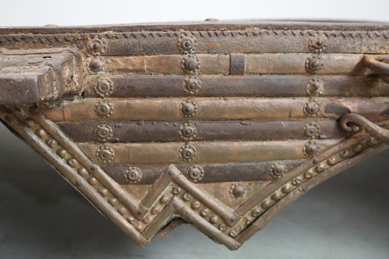 Image 1 of Antico tavolo indiano a carretto con ottone e ferro - c.1800, oggetto Wabi-Sabi