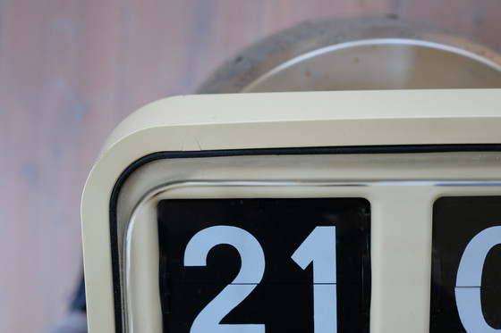 Image 1 of Originele Twemco Flip Clock – Model T-54 (ca. 1976–1985) Iconische elektromechanische designklok – volledig origineel