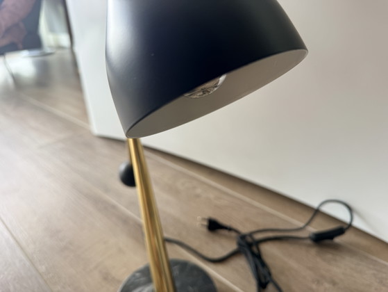 Eichholtz Cordero bureaulamp in messing, zwart metaal en marmer. – Bureaulampen, Marble, Metal (photo 8 of 13)