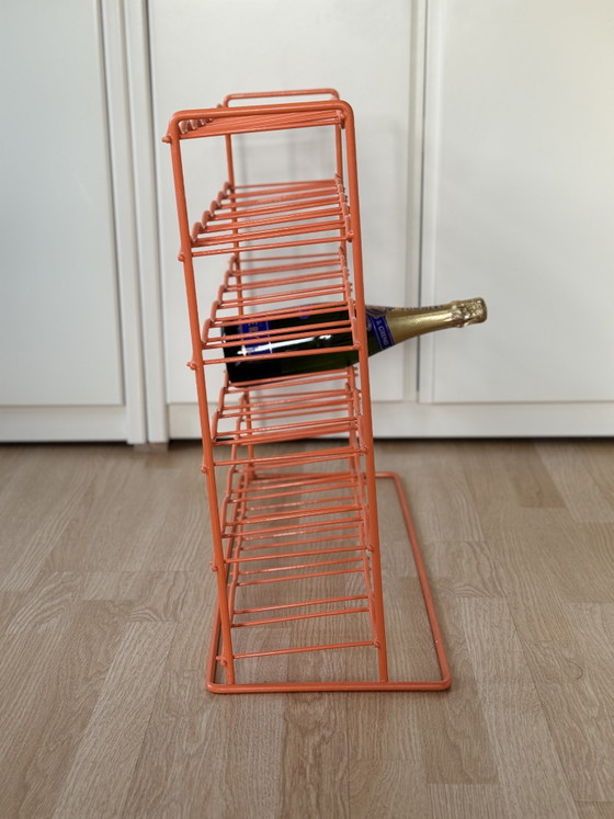Image 1 of Casier à vin vintage Tomado orange | Années 1960 | Acier filigrané | 36 bouteilles | Design néerlandais emblématique