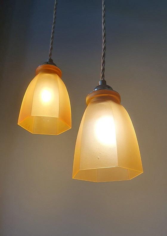 Image 1 of Set Vintage franse gele hanglampen van gekleurd glas.