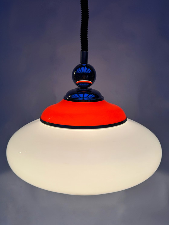 Image 1 of Vintage hanglamp in oranje en wit, in ruimtetijdstijl | Verstelbare hoogte | jaren 70