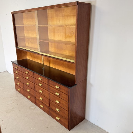 Vintage Duitse Apothekerskast In Mahonie | Mid-Century Modern – Opbergkast, Glass, Wood (photo 3 of 14)