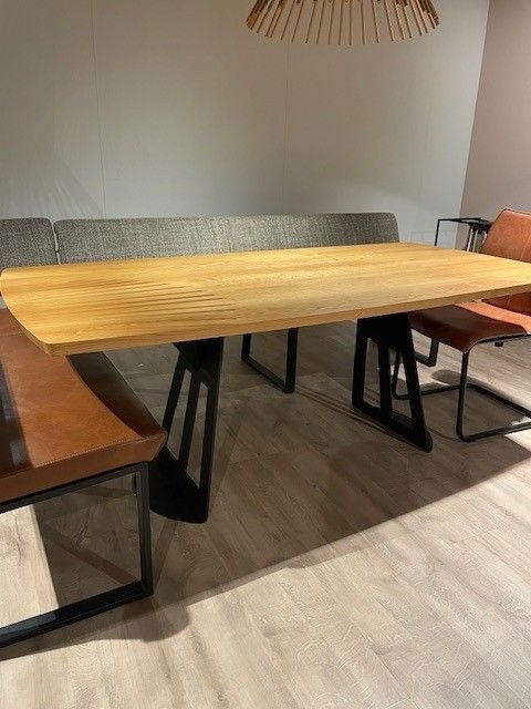 La table à manger New World Simson de Bree