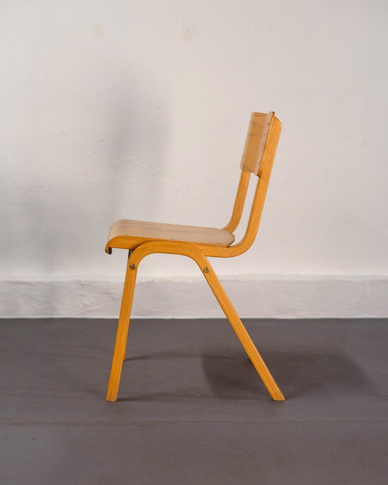 Image 1 of 3x stapelbare Schulstühle, hergestellt in Großbritannien