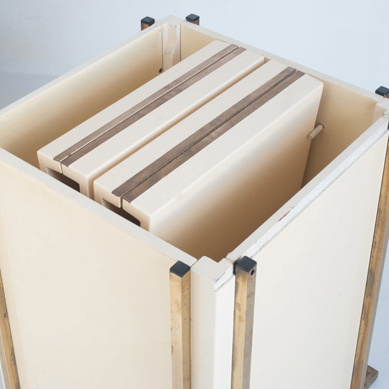 Image 1 of Mesa de comedor extensible, Jean-Claude Mahey, madera lacada y latón dorado, 70’s – Francia