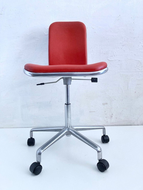Image 1 of Height-adjustable leather office chair, Supporto design by Frederick Scott for Hille