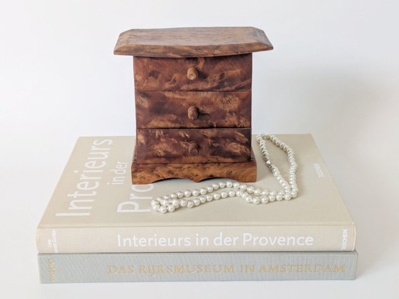 Image 1 of Boîte à bijoux en bois de ronce du milieu du siècle, Mini coffre fait à la main