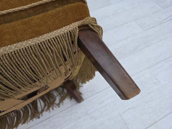 Image 1 of Canapé danois 3 places des années 1960, velours d'ameublement jaune miel, bois de hêtre