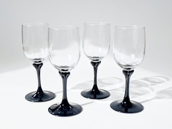Image 1 of Set di 4 bicchieri da vino Vintage Luminarc Veronese | Vetro trasparente con piedini neri a petali | Francia anni '70