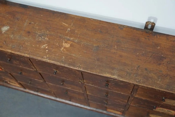 Image 1 of Mobiletto industriale olandese per farmacia/officina in pino, circa anni '20