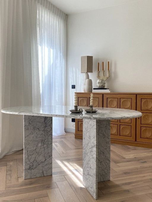 Table en marbre (marbre de Carrare)