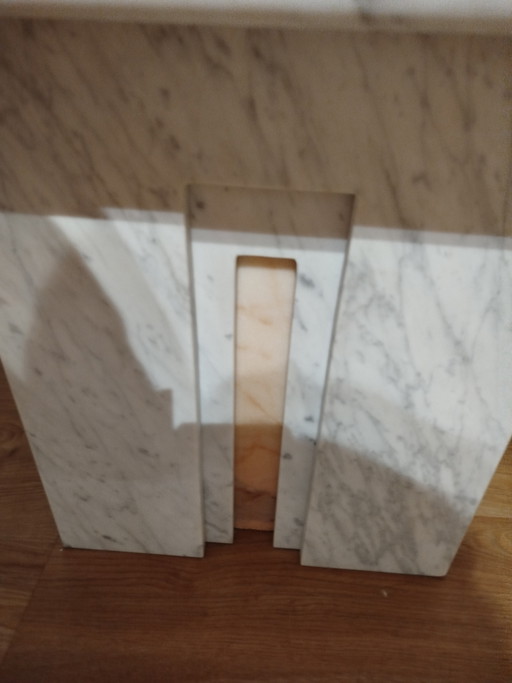 table basse en marbre de Carrare