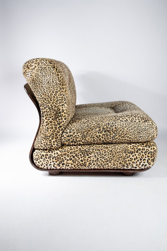 Image 1 of Sedie italiane con struttura in legno e tessuto leopardato, Italia anni '80 (2 disponibili)