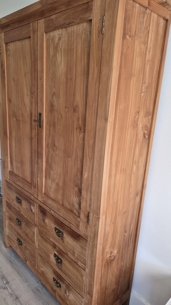 Image 1 of Teakholzschrank