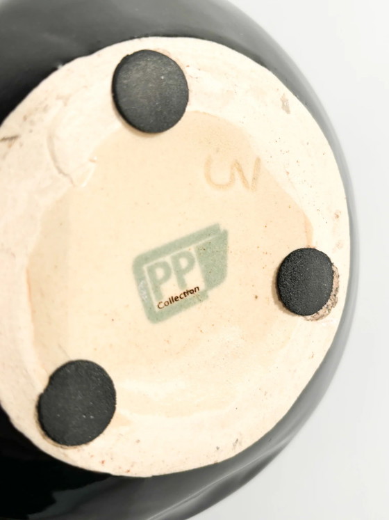 Vaso in ceramica nero dipinto italiano anni '80, forma ammaccata – Vasi, Italian Design (photo 6 of 6)