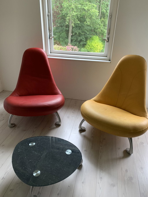 Complete set of Leolux Chi armchairs, table and bone