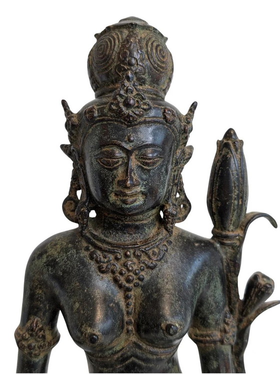 Lakshmi (Sri Devi) – Südindische Bronze-Göttinnenstatue, 17. Jahrhundert – Bildhauerei (photo 5 of 12)