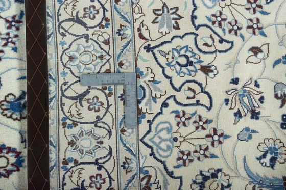 Image 1 of Handgeknoopt Perzisch tapijt - Nain 9 La met zijde 206 x 127 cm