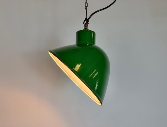 Image 1 of Industriële Britse hanglamp van groen emaille, jaren 60