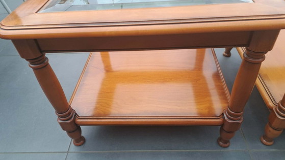 Image 1 of Set van 2 Klassieke Italiaanse Bijzettafels / Salontafels (60x60 cm) – Hout & Glas