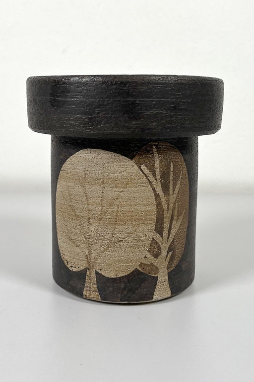 Ceramic pot from Sgrafo