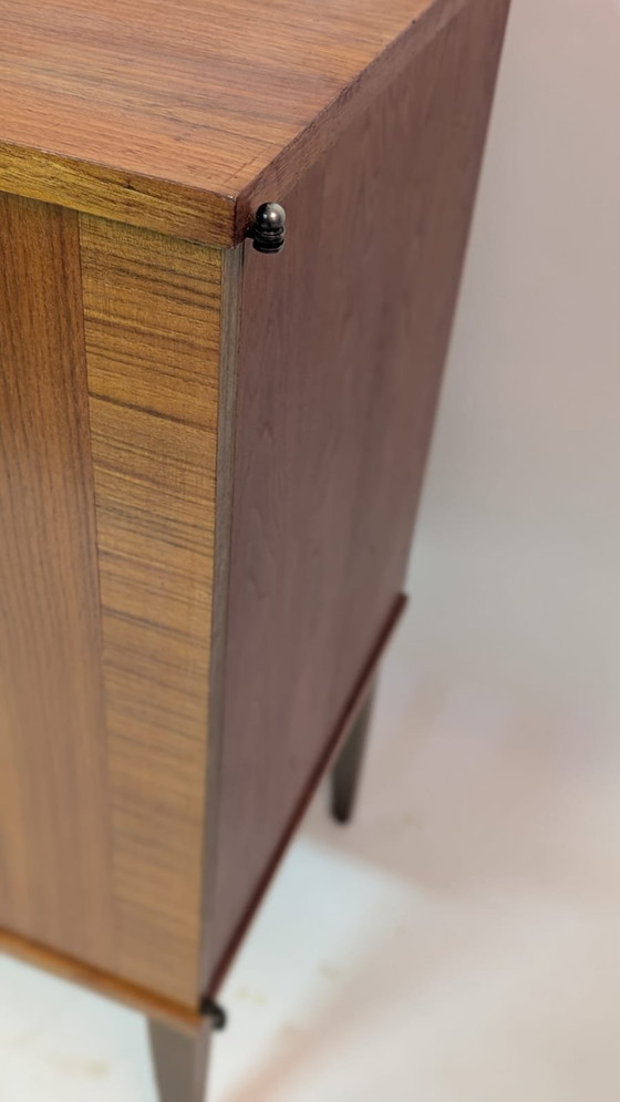 Image 1 of Meuble vintage du milieu du siècle avec portes à charnières