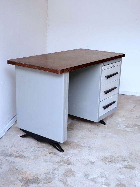 Image 1 of Scrivania SANSEN in stile vintage moderno, formato compatto, risalente al secolo scorso.