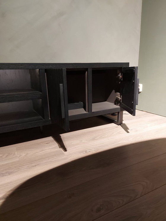 Image 1 of Buffet bas Pavie par Henders & Hazel