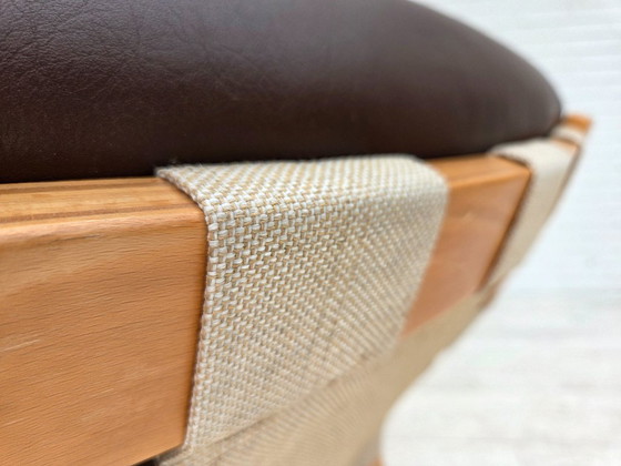 Image 1 of Années 1970, design norvégien d'Elsa & Nordahl Solheim, ensemble chaise et tabouret.