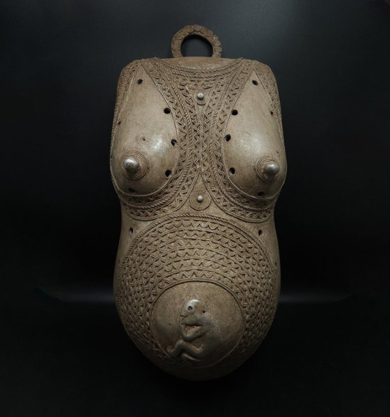 Image 1 of Arte africana • Maschera per il ventre Ndimu • Makonde • Tanzania • Alluminio