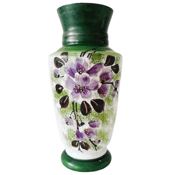 Image 1 of Antico vaso vittoriano in opalina con fiori verdi dipinti a mano, anni 1900