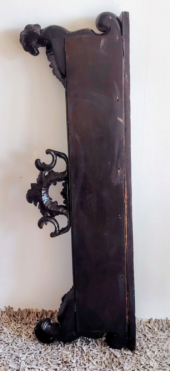 Image 1 of Panneau ancien en bois sculpté représentant un chérubin.