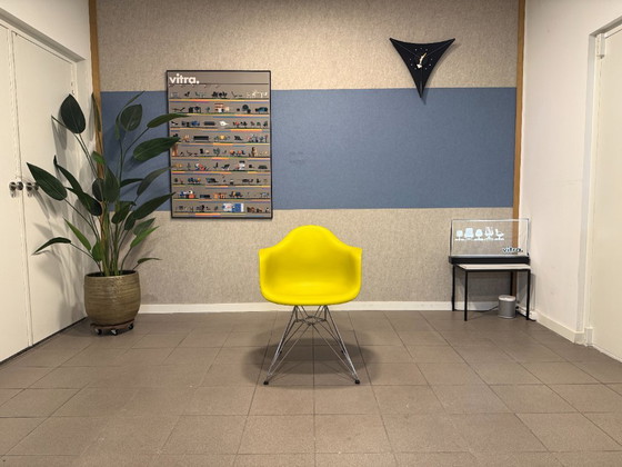 Vitra | Eames | DAR | Giallo senape + cromo | 2 pezzi – Sedie da pranzo, Metallo, Plastica (photo 2 of 10)