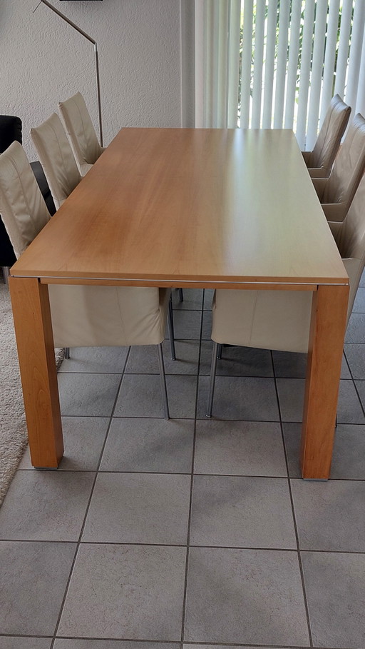 Dining table by Jan des Bouvrie with 6 dining chairs in cream-colored leather by Bert Plantagie.