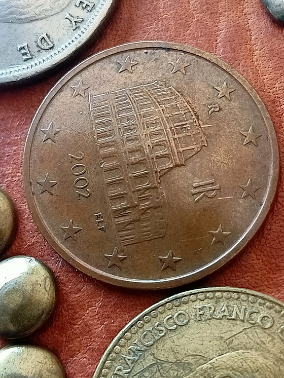 Image 1 of Borsa a tracolla in pelle vintage decorata con vecchie monete