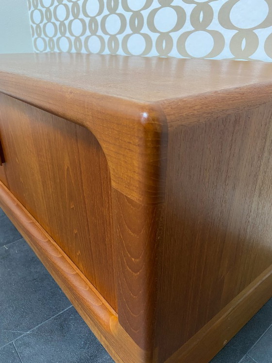 Image 1 of Mobile basso/TV vintage di Dyrlund con ante a serrandina