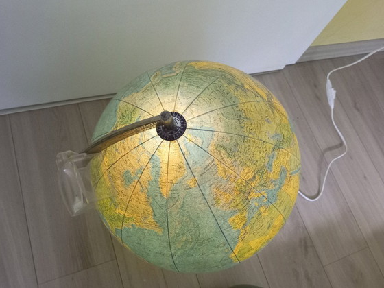 Image 1 of Vintage Scan-Globe Illuminated Globe (1973) – Paper-backed & in excellent condition